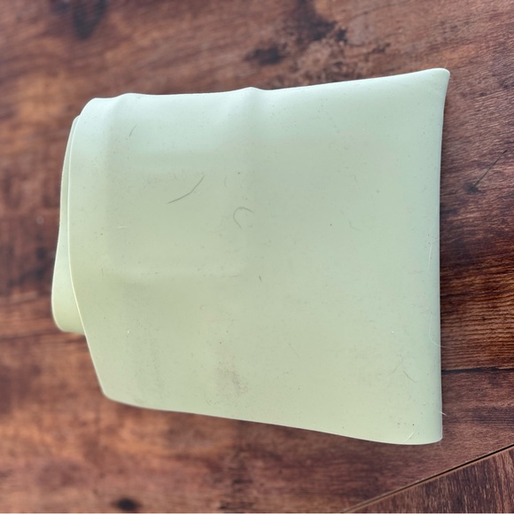 Portable and collapsable silicon painting mat. - Picture 3 of 4